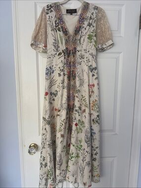 Geisha Designs XS Cream Floral Embroidered Maxi Dress
